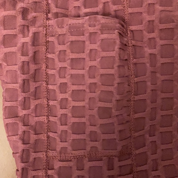 High Waisted booty defining Workout Leggings in Mauve - Picture 6 of 8